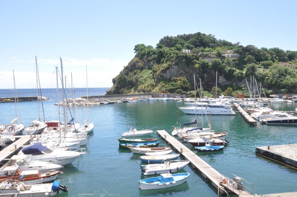 Hotel Ristorante Crescenzo Procida Exterior photo