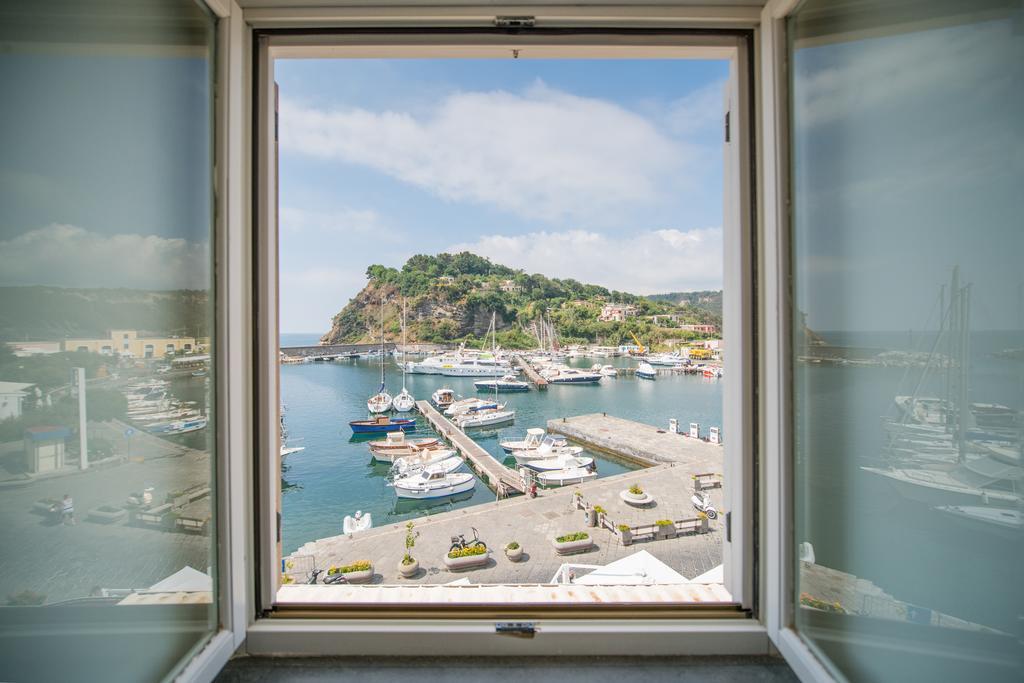 Hotel Ristorante Crescenzo Procida Exterior photo