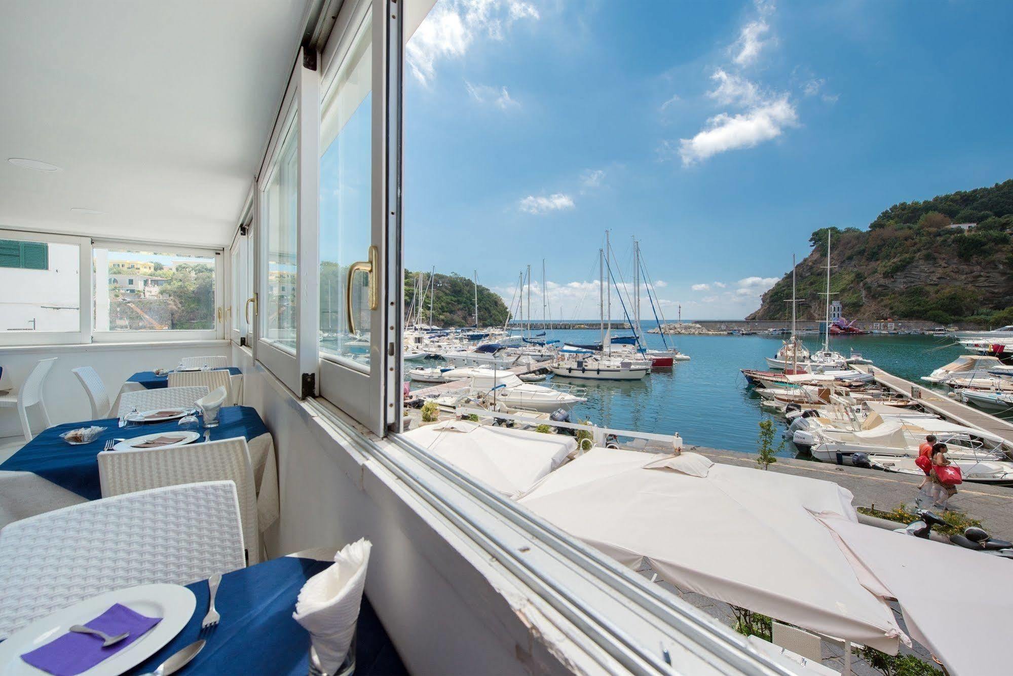 Hotel Ristorante Crescenzo Procida Exterior photo