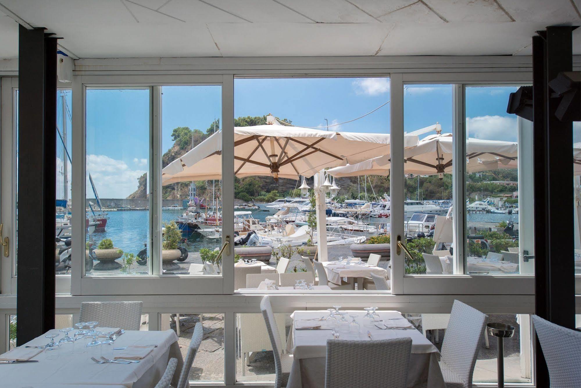 Hotel Ristorante Crescenzo Procida Exterior photo