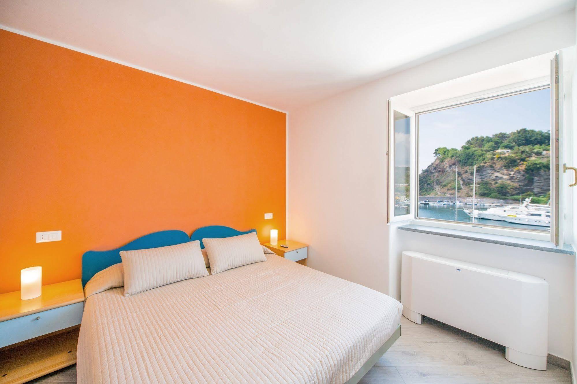 Hotel Ristorante Crescenzo Procida Exterior photo