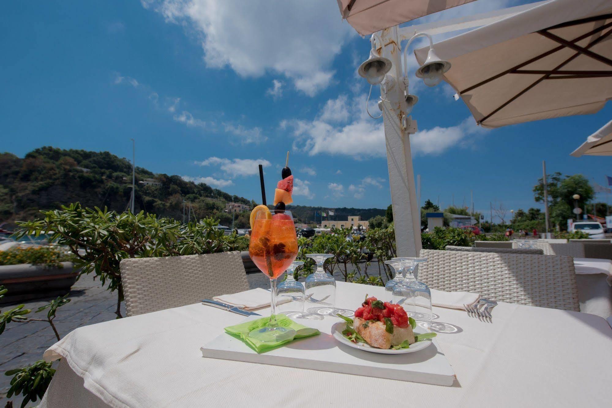Hotel Ristorante Crescenzo Procida Exterior photo