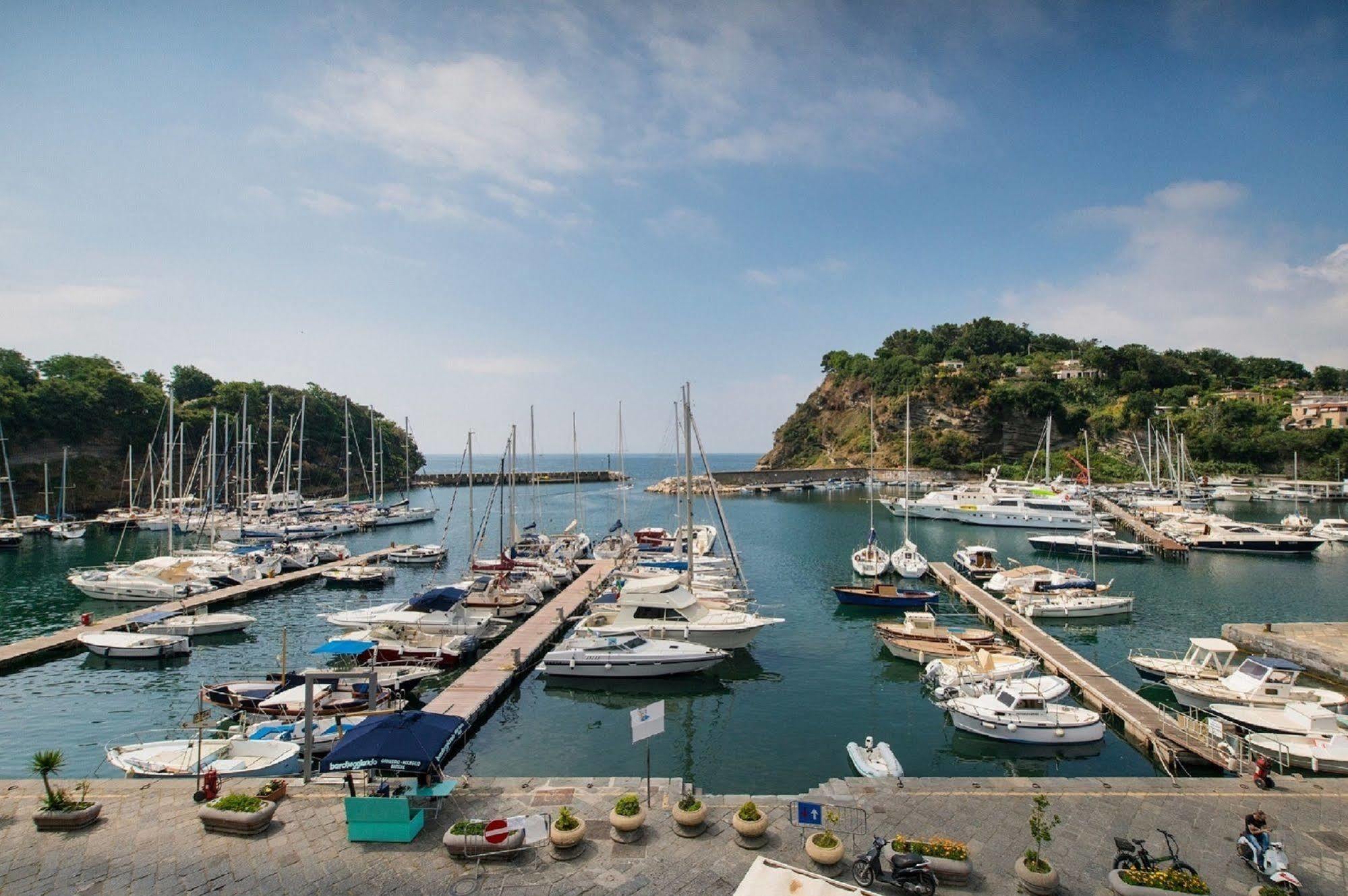 Hotel Ristorante Crescenzo Procida Exterior photo